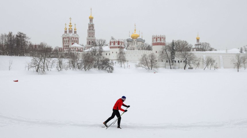 Сняг покри Русия: Трупат рекордни преспи (СНИМКИ)