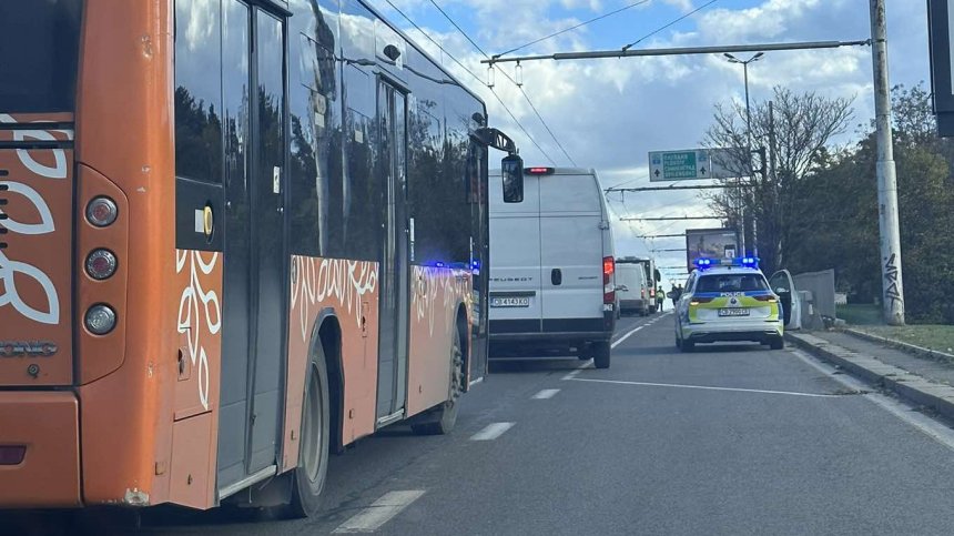 Верижна катастрофа в София затруднява движението по "Цариградско шосе"