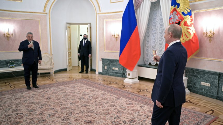 Играта на Орбан: Защо унгарският премиер отиде на крака при Путин?