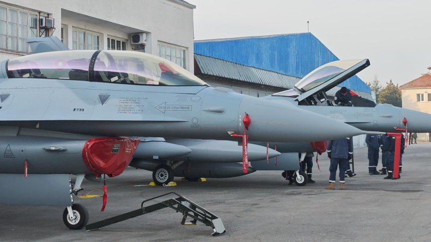 Всички осем изтребителя F-16 вече са в авиобаза "Граф Игнатиево" (ВИДЕО)