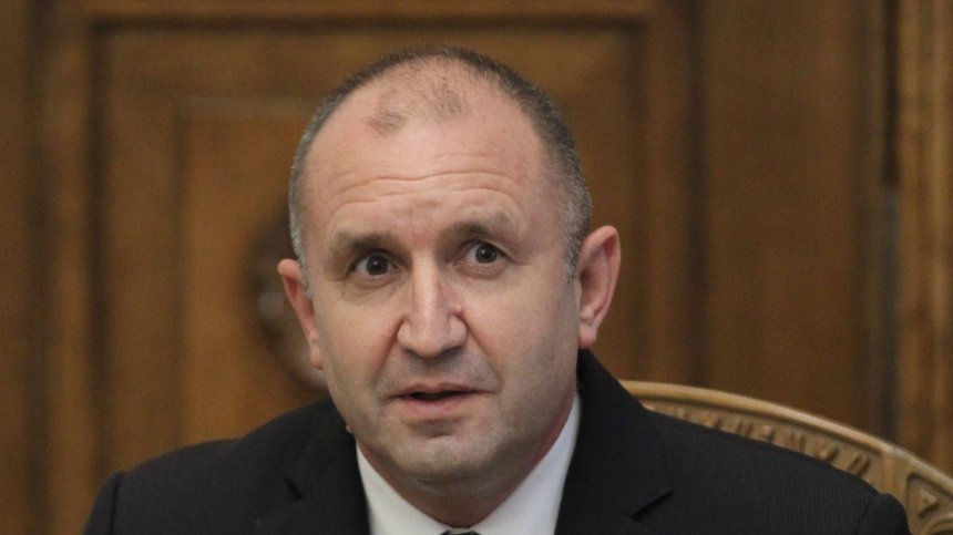 Радев отива на "Капитан Андреево" заради мигрантския натиск