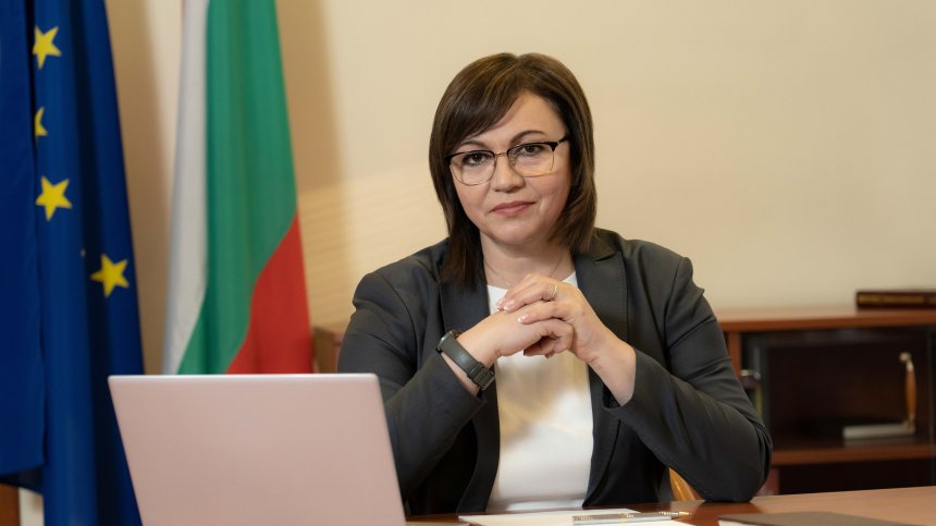 Нинова: Борисов вместо да моли за ваксини, да започва разговори с Китай и Русия