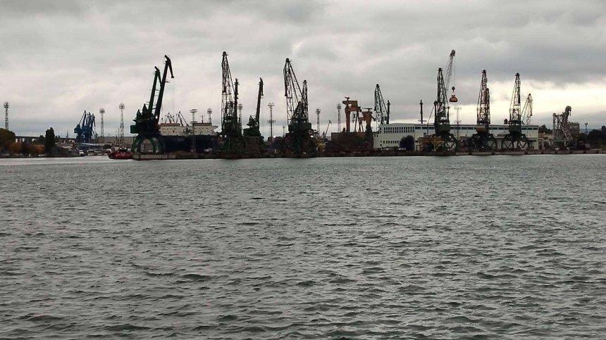 Отново удариха кораб с дронoве в Черно море - на 18 мили от Бяла