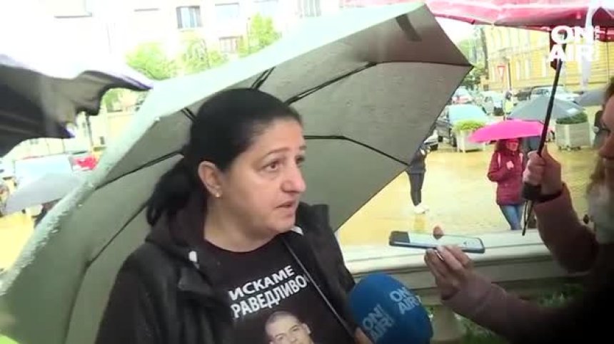 "Нямаме повече деца за убиване": Протестиращи говорят пред Bulgaria ON AIR