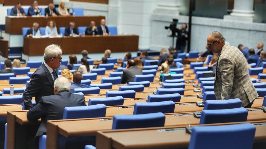 Ще има ли извънредно заседание на НС, липсват пет депутатски гласа за кворум