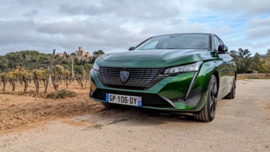 Новото Peugeot e-308: Красотата ще спаси света