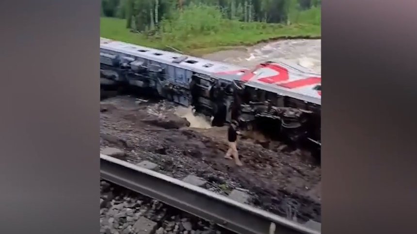 Най-малко 70 души са ранени при дерайлирането на влак в Русия