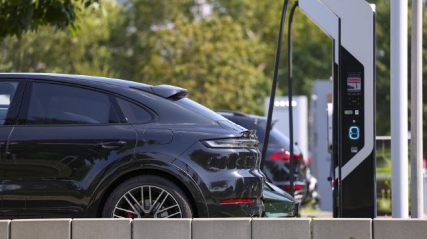 ЕС вдига допълнително митата за китайските електромобили