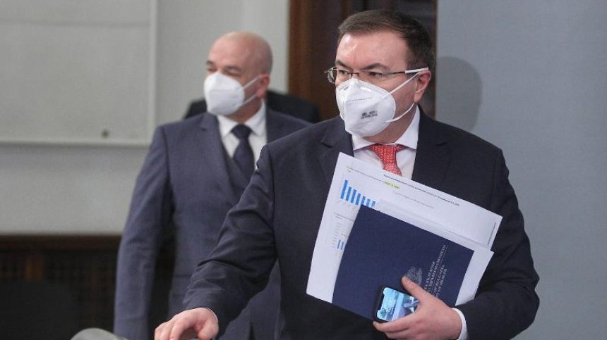 Променят ваксинационната схема у нас, защото много хора се отказват