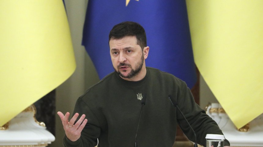 Зеленски остави танковете настрана и сведе глава пред жертвите на войната