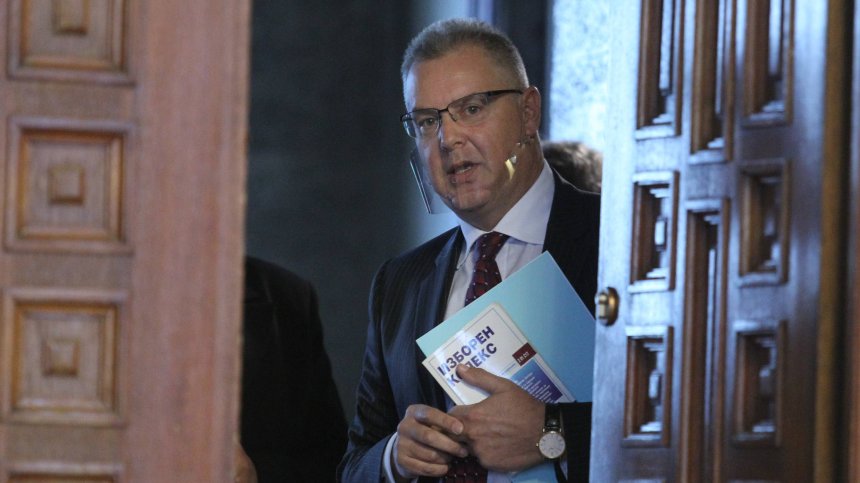 Гласуват кандидатурата на Александър Андреев за шеф на ЦИК