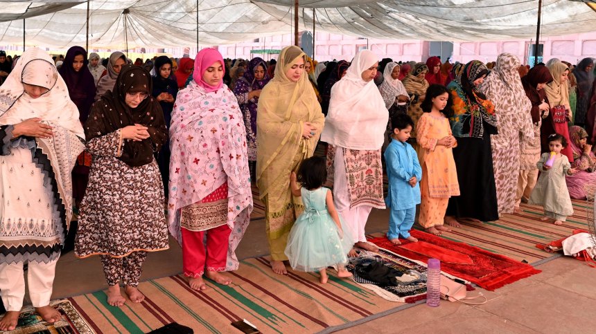 Тазгодишният хадж взе живота на над 1000 мюсюлмани заради жегите