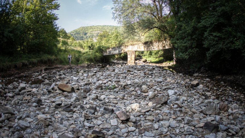 "Къпем бебето с минерална вода": Недоволството на хората в Своге продължава