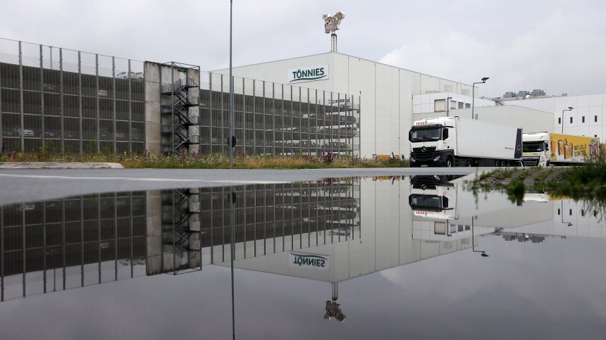 Трима се прибраха в Белица от германските кланици огнища на Ковид-19