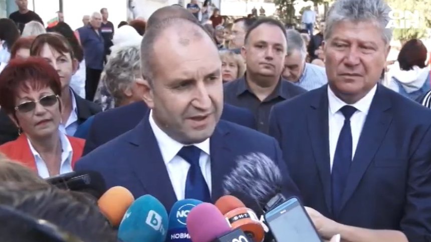 Как българските политици честитиха Независимостта