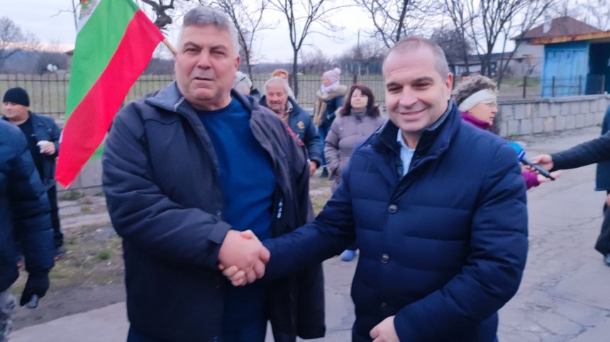 Протест затвори пътя Гълъбово - Мъдрец, министър Караджов обеща бърз ремонт