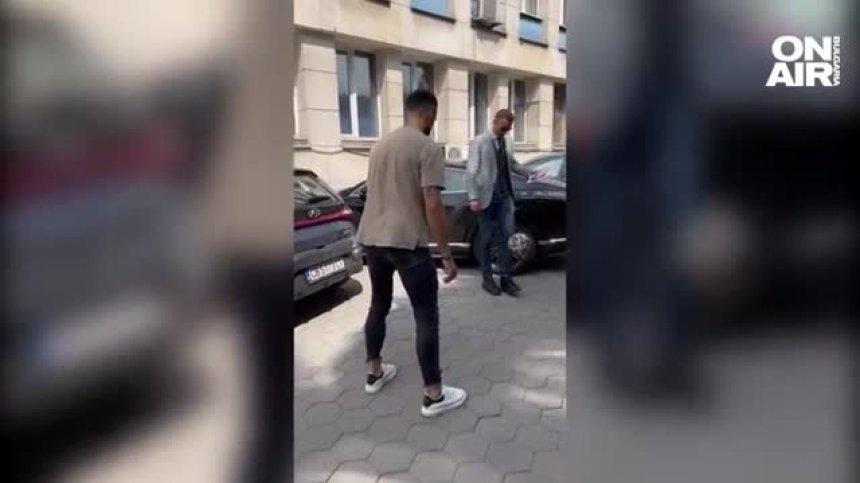Водещ на Спортът ON AIR демонстрира футболни умения в тандем с Бербатов
