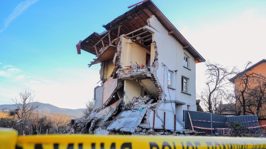 Трагедията с взрива в Банкя не е свързана с природния газ?