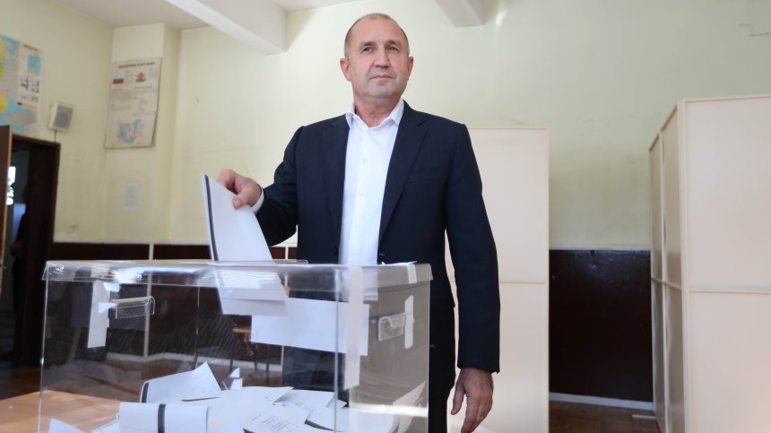 Румен Радев: Масово гласуване, за да не бъдем изолирани от изборния процес