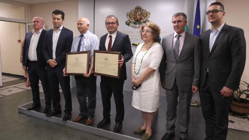 Министър Петков отличи 3 компании, инвестирали над 55 млн. лв. у нас