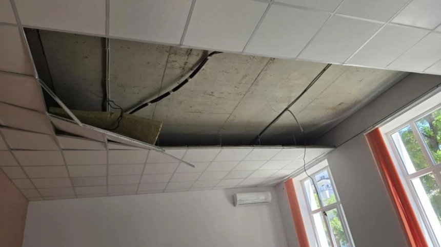 Таван падна върху ученици по време на час в ремонтирано училище в Пловдив
