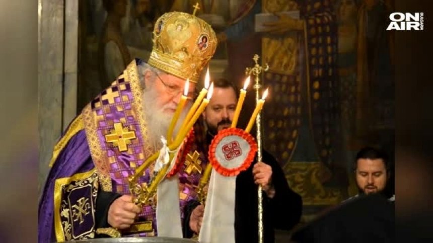 Патриарх Неофит е приет в болница в столицата