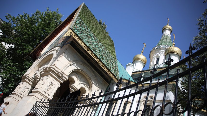 Миряни и тази вечер настояха Руската църква да бъде отворена