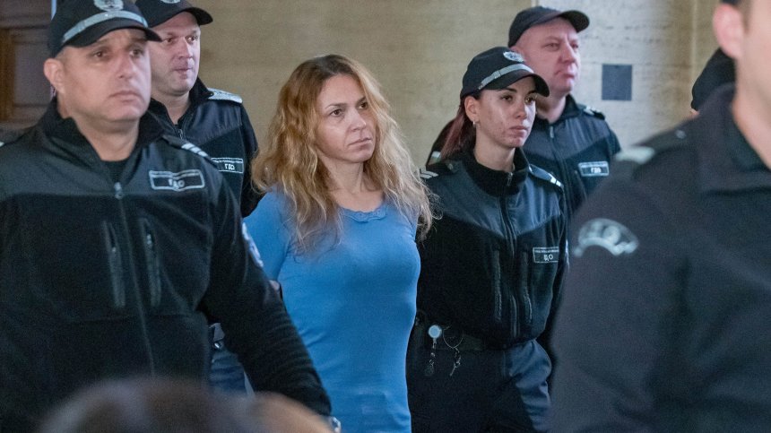 Бившият шеф на агенция "Митници" Петя Банкова вече е на свобода