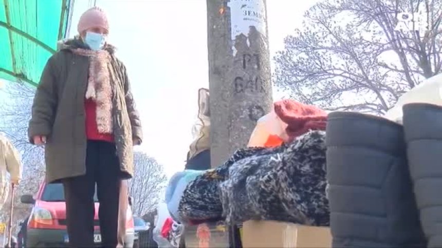 Тъжно: Излязох да помръзна да продам някой терлик, за да има за храна