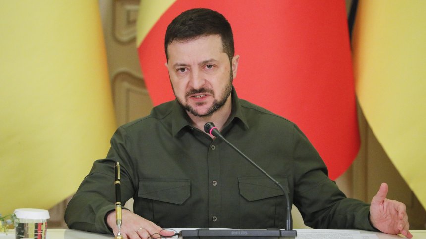 Зеленски към народа си: Подгответе се да издържите нови ракетни удари
