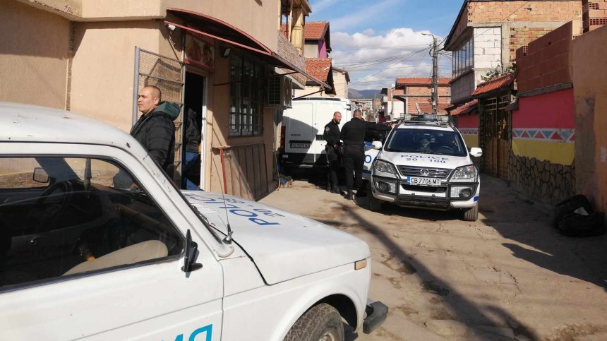 Разбиха схема за търговия с вот в Сливенско, иззеха тетрадки с имена и пари