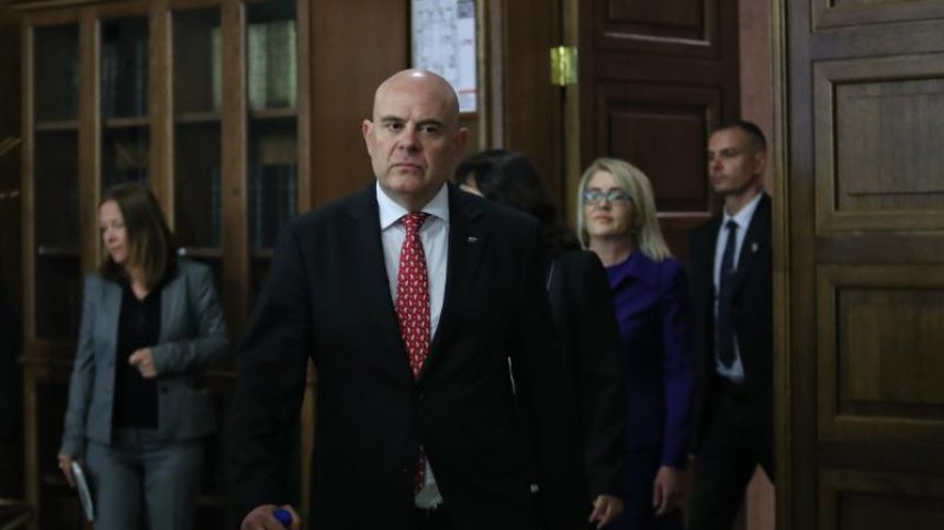 Гешев говори за "Барселонагейт" и "Златните кюлчета" в Страсбург