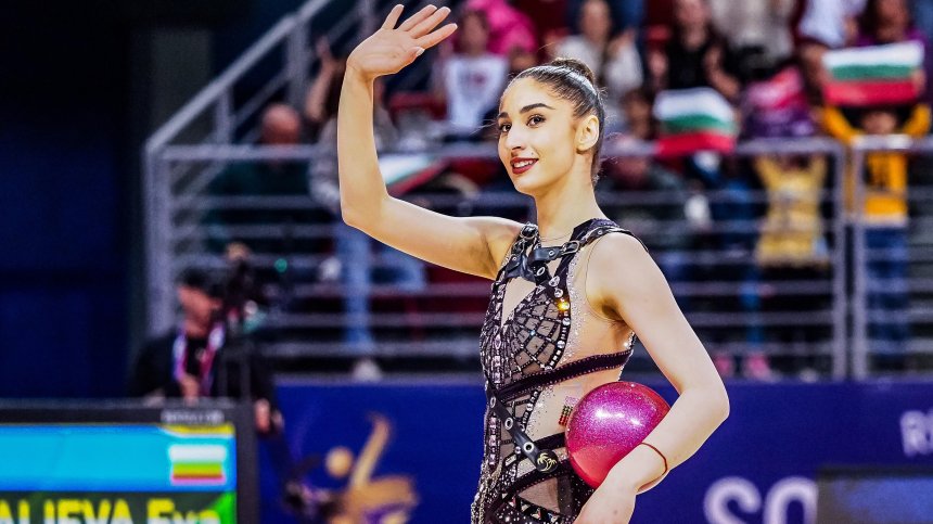 Злато за Ева Брезалиева и бронз за Стилияна Николова на бухалки в София