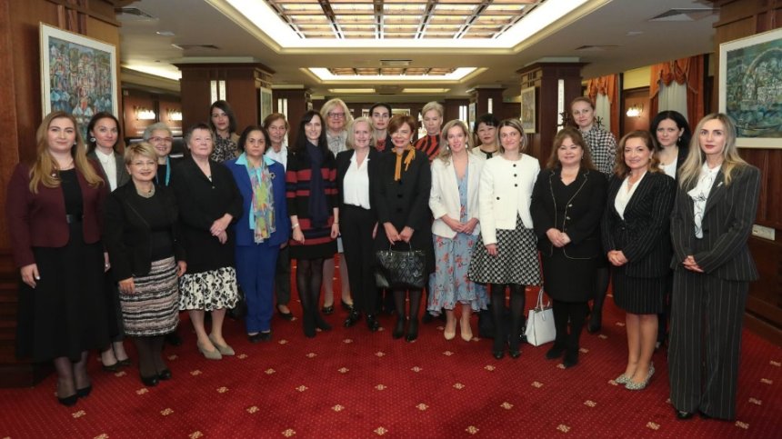 Мария Габриел: Има нужда от повече жени във външната политика