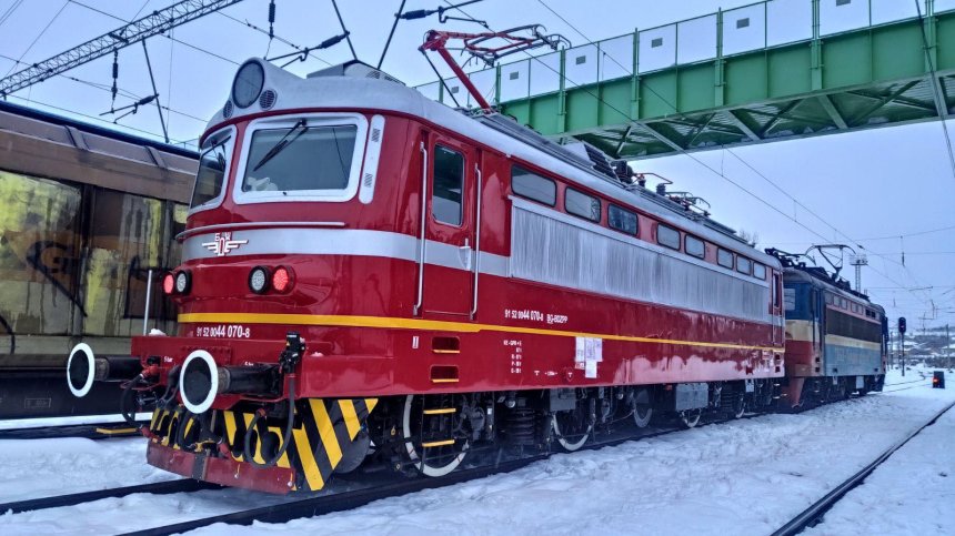 БДЖ се похвали с обновен електрически локомотив (+СНИМКИ)