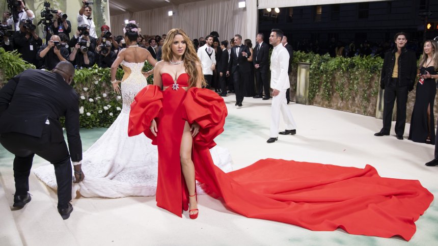 Цветен триумф на "Мет Гала" и вечеря от $75 000 на човек
