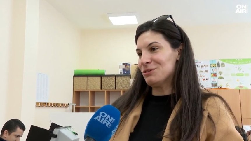 Родители водят децата си до урните: "Да им покажем, че имат избор" (ВИДЕО)