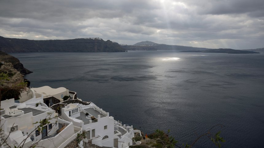 Сеизмолози проучват най-лошия сценарий за Санторини и Аморгос