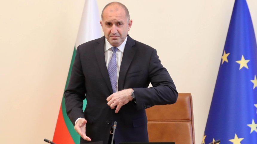 Радев: Да допуснем санкциите срещу "Лукойл" означава да се простреляме в крака
