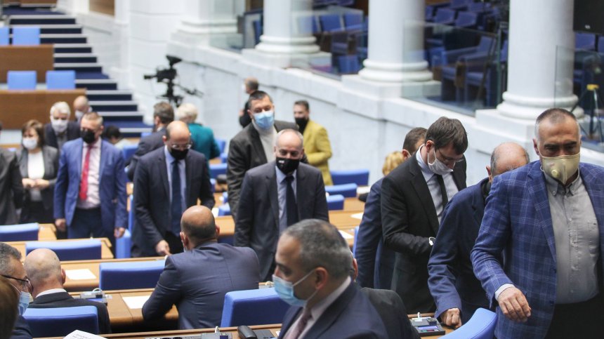 Рекордни депутатски заплати, Радев получава около 9 хил. лв., Борисов - 7300