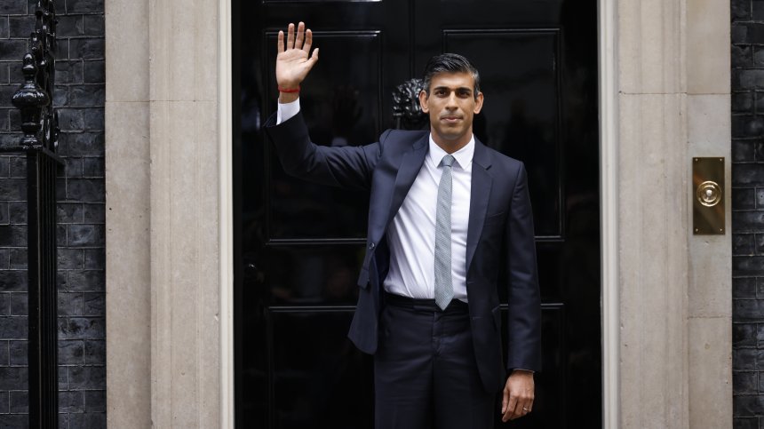 Риши Сунак представи кабинета си, познати лица се връщат като министри