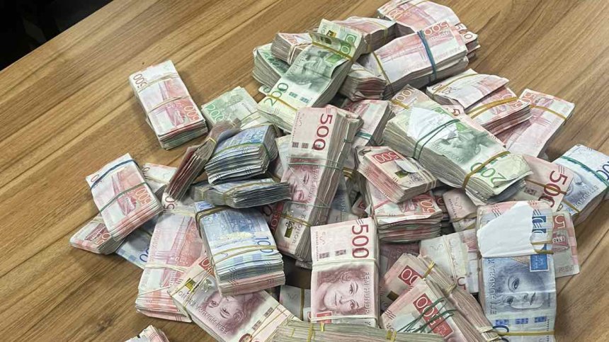 На "Капитан Андреево" арестуваха швед, укрил в кола крони за 635 000 лв.