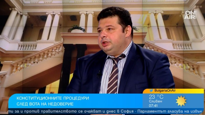 Един депутат да не отиде на работа и правителството ще оцелее