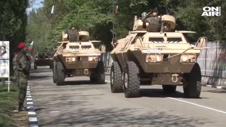 Военни чествания по случай 6 май бяха организирани в Казанлък и Варна