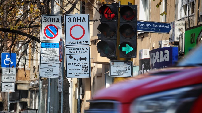 КЗП проверява рязкото поскъпване на паркирането в София в синя и зелена зона