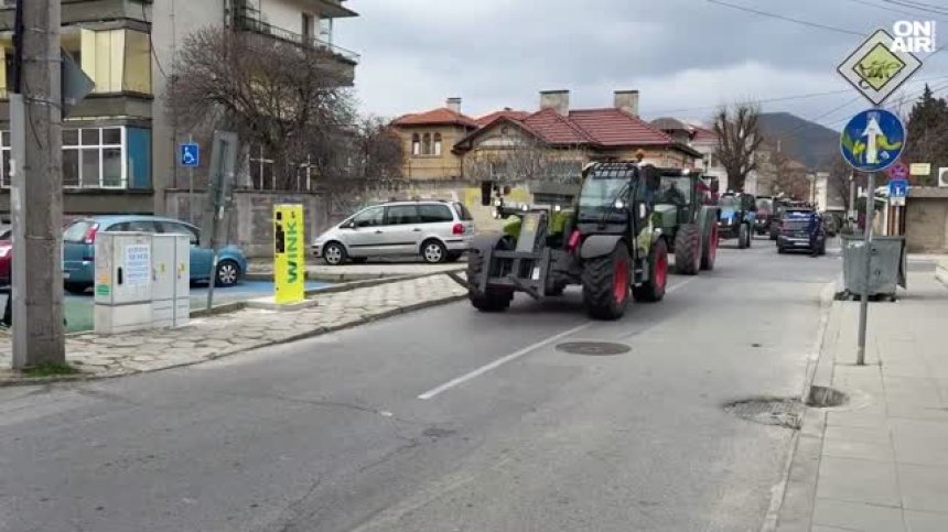 Земеделци от Сливенско блокираха улици заради нови назначения в сектора