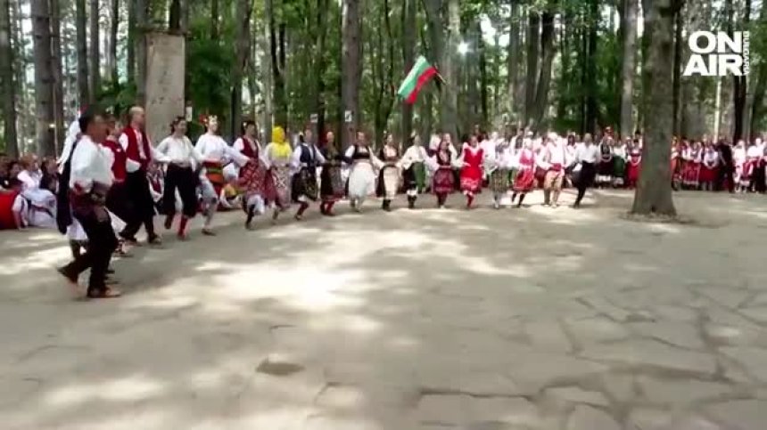 Закриват фестивала на народната носия в Жеравна