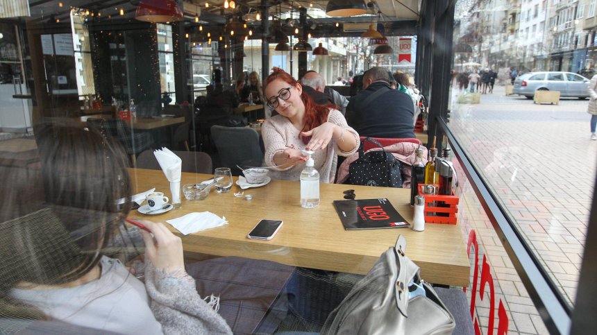 Ще влизаме ли само с Ковид сертификат в ресторант, фитнес и театър?