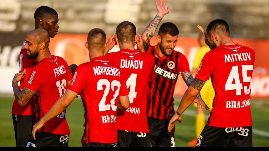 "Ботев" (Вр) отстъпи с 0:2 на "Локо" (Сф) в дербито на опашкарите