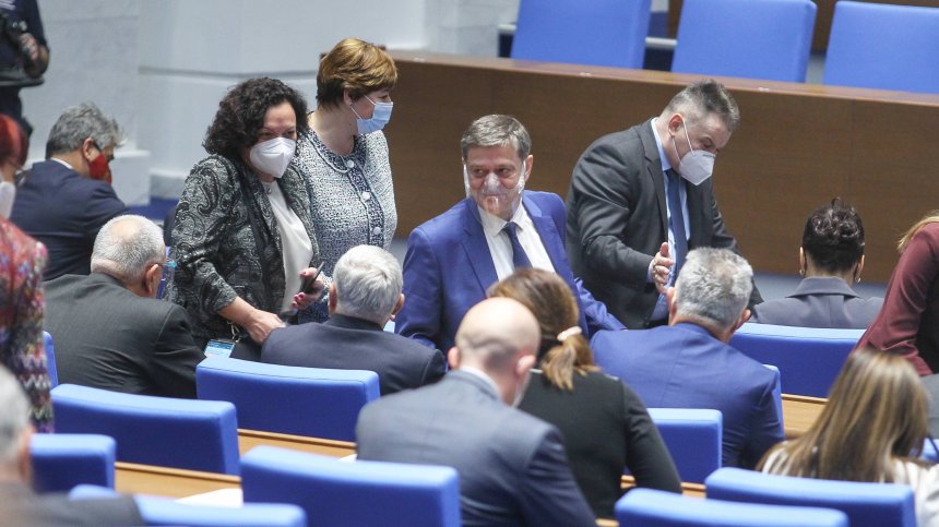 Грозен скандал в НС заради починалото дете, БСП поиска оставката на Фандъкова